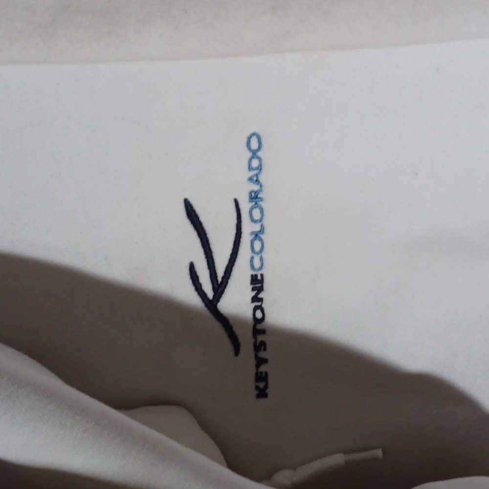 KEYSTONE pullover hoodie with front pocket